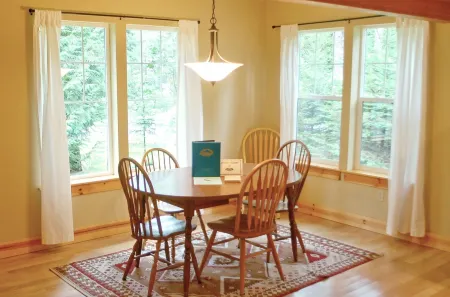 Glacier Springs Cabin 2Bedrooms, 2 Baths - Hot Tub & Pet Friendly! Отели в г. Деминг