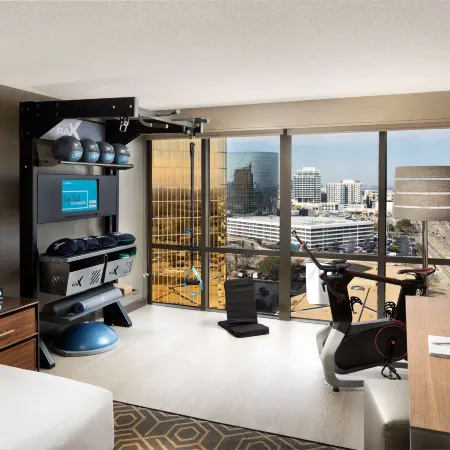 DoubleTree by Hilton Dallas-Campbell Centre Отели рядом с достопримечательностью «Парк Уайт Рок Лейк»