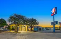 Motel 6 Sonora, TX