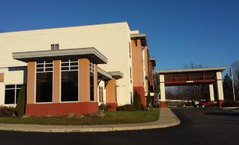 Paradise Inn & Suites
