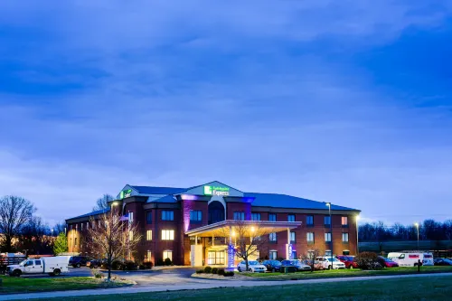 Holiday Inn Express & Suites SHELBYVILLE by IHG - 3-Star