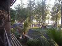 West Terraces Residence No 5 with Seafront - Licensed by Tourism Authority 13516