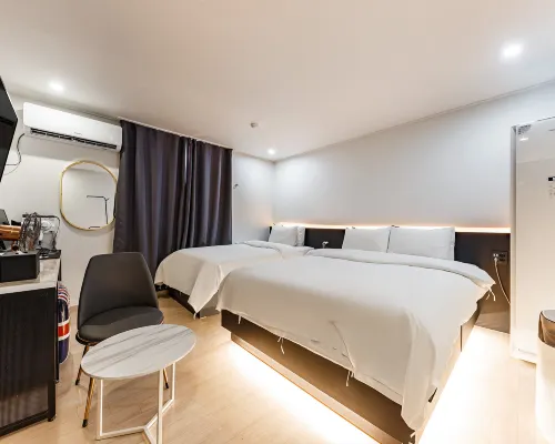 The Leeds Hotel Hotels near Panam Station