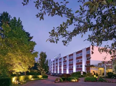 ibis Lyon Nord Hôtels à proximité de : L'École LDLC