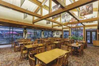 Williamsburg Woodlands Hotel & Suites, an Official Colonial Williamsburg Hotel - breakfast