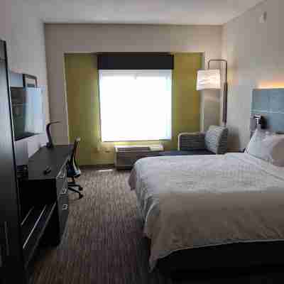 Holiday Inn Express & Suites Charlotte-Concord-I-85 Rooms