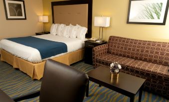 Holiday Inn Express & Suites Bloomington - Normal