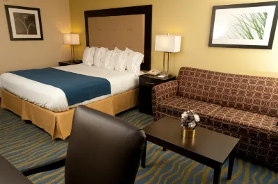 Holiday Inn Express & Suites Bloomington - Normal