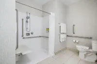 Holiday Inn Express & Suites Kelowna - East