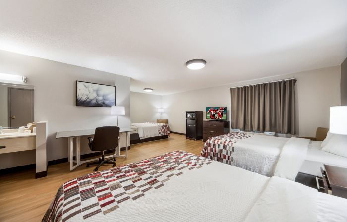 Red Roof Inn & Suites Omaha - Council Bluffs