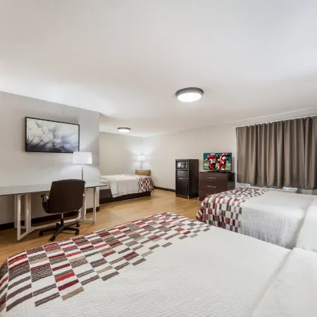 Red Roof Inn & Suites Omaha - Council Bluffs