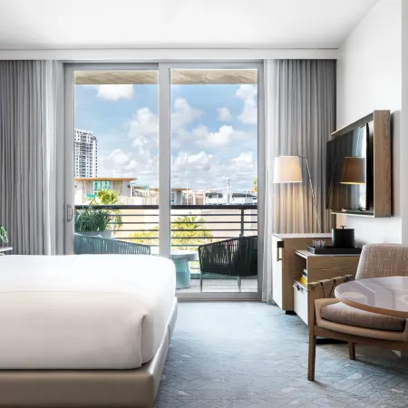 Kimpton HOTEL PALOMAR SOUTH BEACH by IHG Отели рядом с достопримечательностью «Памятник жертвам Холокоста»