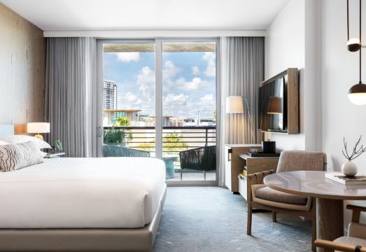 2. 킴튼 호텔 팔로..