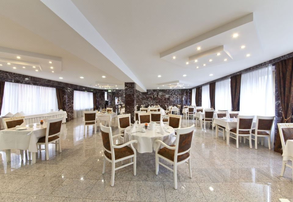 Novum Hotel Unique Dortmund Hauptbahnhof Over view