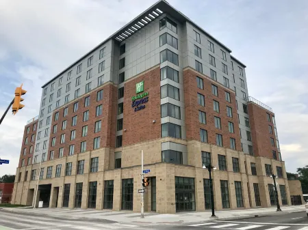 Holiday Inn Express & Suites Downtown Ottawa East