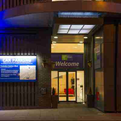 Holiday Inn Express Swindon City Centre Hotel Exterior