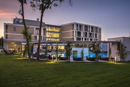 Aura Hotel Adults Only Отели в г. Csopak