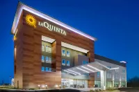 La Quinta Inn & Suites by Wyndham Louisville NE/Old Henry Rd - Baarit