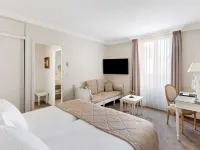 Best Western Plus Hotel Villa D'est Hotels near St. Paul's Church