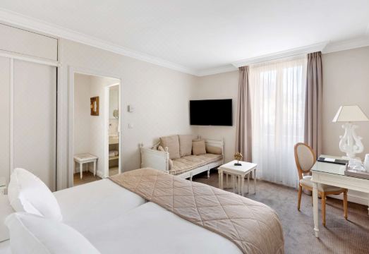 호텔 외관 및 주변 전경