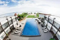 D'Season Premiere Hotel Jepara - Beach