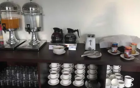 Wise Hotel Tomohon Отели в г. Minahasa Regency