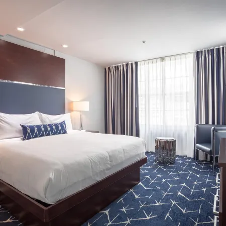 Albion Hotel Отели рядом с достопримечательностью «Новый Мир Симфонии»