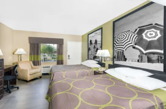 薩拉索塔速8酒店-近西耶斯特基 鄰近The John and Mable Ringling Museum of Art的酒店