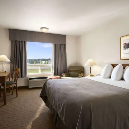 Super 8 by Wyndham Slave Lake AB