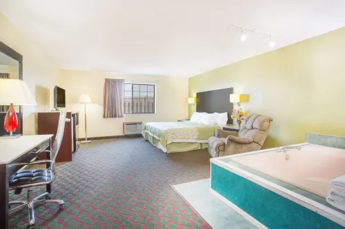 Days Inn by Wyndham Lexington NE - parking