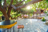 Big K Hostel Hotel dekat Bandar Udara Dewandaru