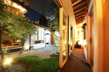 'Hanok Hanok' Boutique Stay Seoul - 2Min from Gyeongbokgung Palace Station