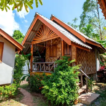 O k Chawkoh Bungalow Hotels near Phra Ae Beach