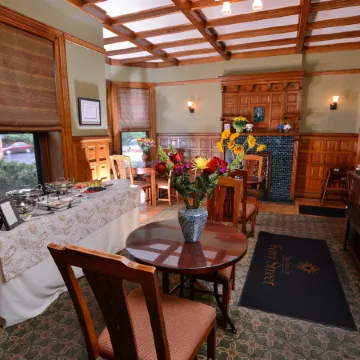 The Inn on Ferry Street Отели рядом с достопримечательностью «Стадион "Нью-Центр-арена"»