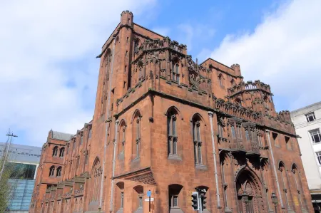 OYO Cheetham Hill Guest House Отели рядом с достопримечательностью «Сейнт Джон Гарденс»