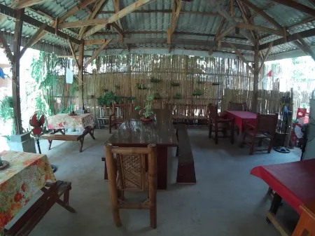 Sunday Flower Hotel Отели рядом с достопримечательностью «Marikaban Beach»