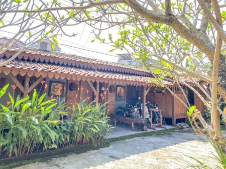 Griya Gribig Guest House Mitra RedDoorz