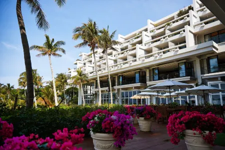 Palace in Moon Beach Отели рядом с достопримечательностью «Onna Seaside Cizil Park Nabii Beach»