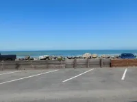 Sea Breeze Motel - parking