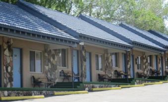 Silver Saddle Motel
