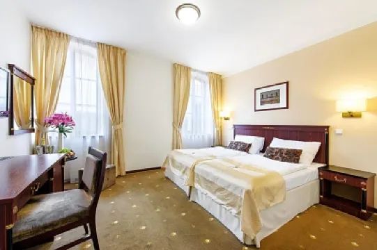 Hotel & Apartments U Černého Orla Hotel a 