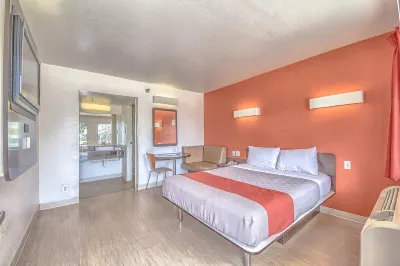 Motel 6 San Antonio, TX Six Flags Fiesta TX/La Cantera Area Hotels in San Antonio