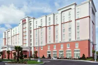 Hampton Inn & Suites Orlando Airport @ Gateway Village Hotels near مطار أورلاندو الدولي