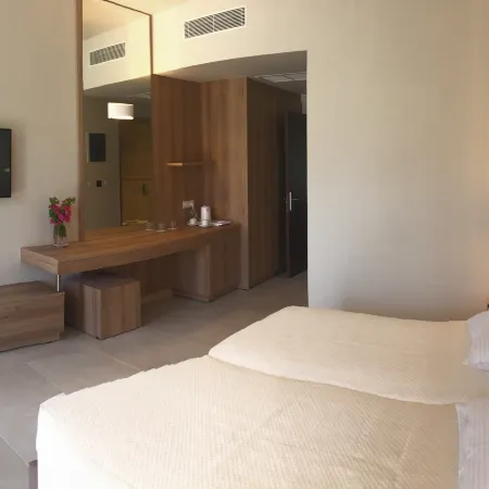 Marianna Palace Отели рядом с достопримечательностью «Пляж Колимбия»