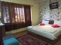 Hotel Curio's All Seasons