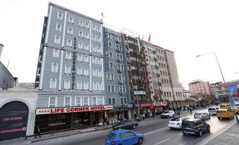 Life Corner Hotel