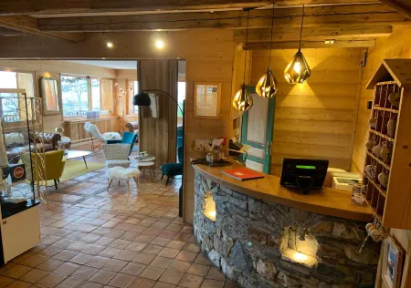 Chalet Hotel Alp'Azur Отели рядом с достопримечательностью «Альп-д’Юэз»