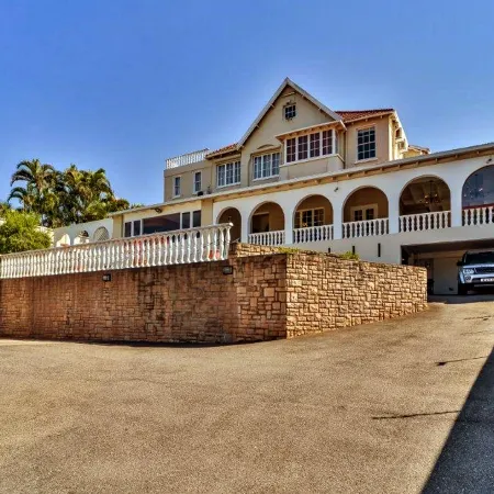 Albion Manor