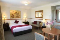 Three Explorers Motel Hotels in Katoomba