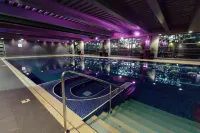 Village Hotel Leeds South - Pools